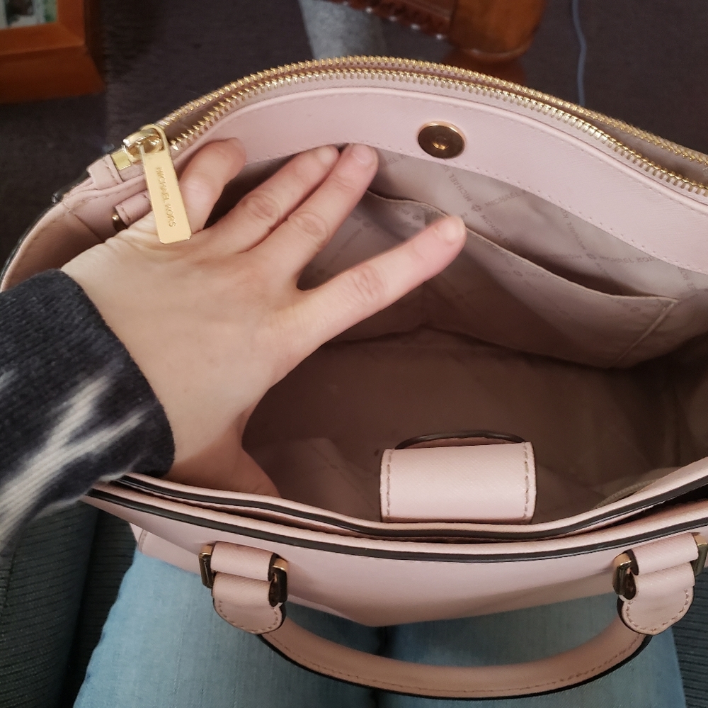 Michael kors purse - Picture 5 of 5